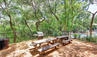 2611 Bee Caves Rd, Austin TX  78746-5674 exterior