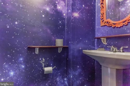 806 Front St, Philadelphia PA 19106-3019 exterior