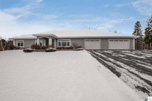 51 Molly Ln, Esko, MN 55733-5510