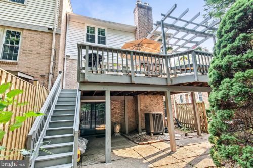 9620 Hillock Ct, Springfield VA  22015-3115 exterior