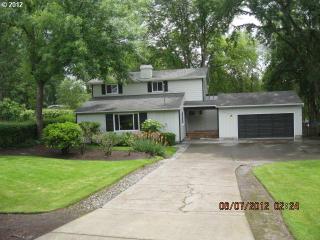 6628 Walnut Ter, Portland, OR 97223-2201