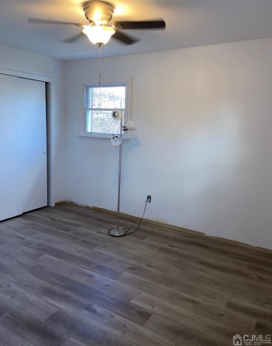 221 College Dr, Edison NJ  08817-5994 exterior