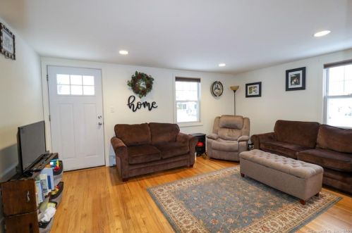 32 Juniper Dr, Coventry, CT 06238-2811