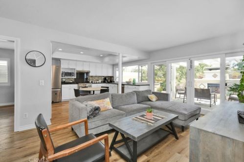 9878 Avenida Mateo, Cypress CA  90630-3445 exterior