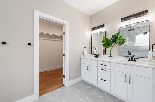 10209 Broomflower Dr, Austin TX  78739-1448 exterior