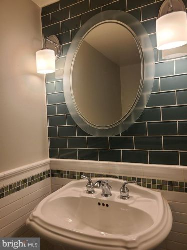 7922 Pebble Brk Ct, Springfield VA  22153-2619 exterior