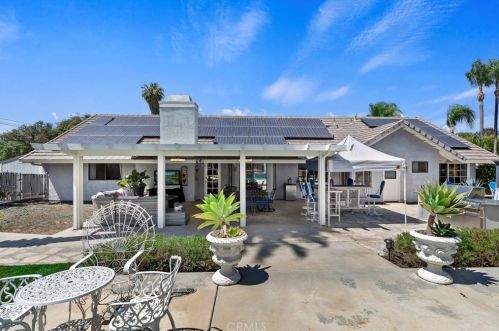 1678 Southport Dr, Riverside CA  92506-5449 exterior