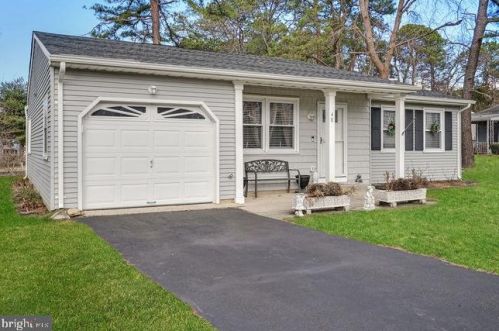 48 Caribou Dr, Lakehurst, NJ 08759-2325
