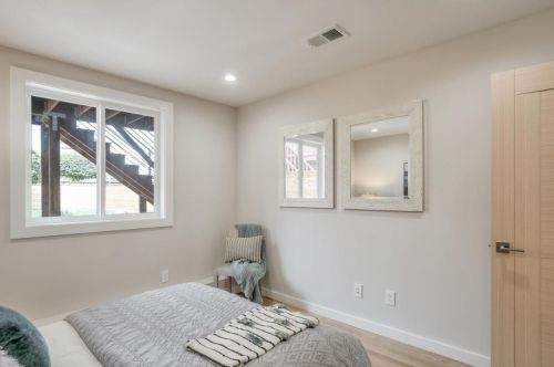 260 Girard St, San Francisco CA 94134-2110 exterior