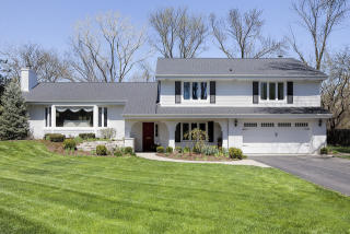 1136 Longvalley Rd, Glenview, IL 60025-3416
