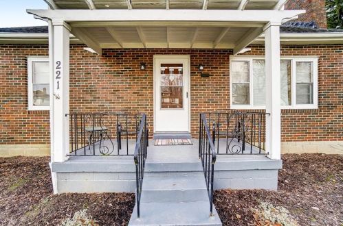 221 Parkwood Ave, Springfield OH  45506-2702 exterior