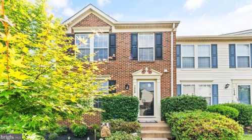 7040 Rogue Forest Ln, Gainesville, VA 20155-1628
