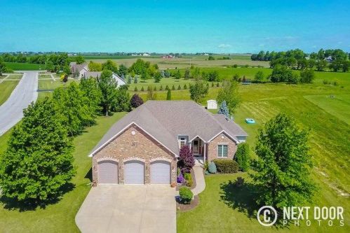 950 Fox Trail Ln, Somonauk, IL 60552-3248