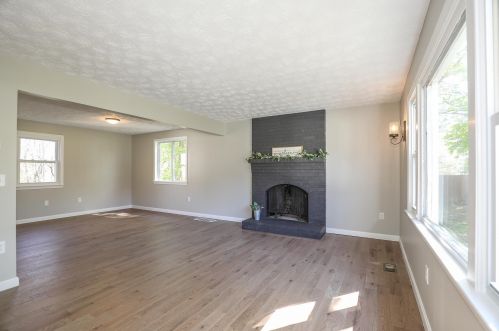 77 Scobie Pond Rd, Derry, NH 03038-3733