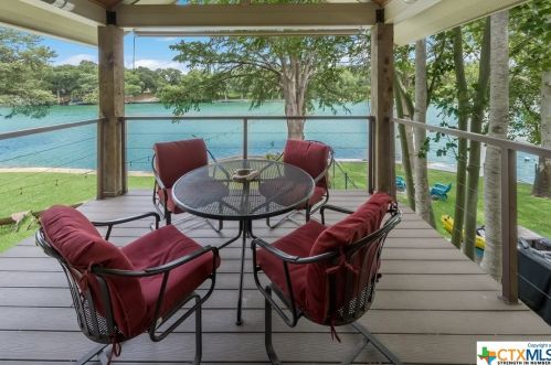 332 Mdw Lk Dr, Seguin TX 78155-9206 exterior