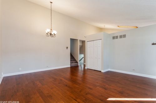 2803 Rolling Meadows Dr, Naperville, IL 60564-8516