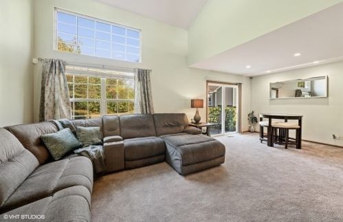 675 Kingsbridge Dr, Carol Stream IL  60188-4319 exterior