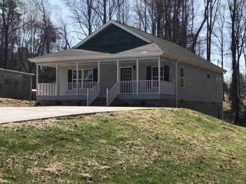 317 Wall St, Campobello, SC 29322-8598