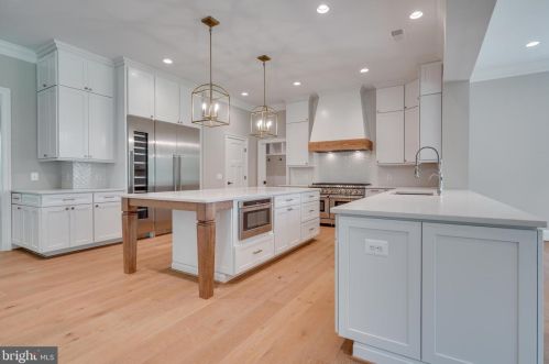 1321 Lake Fairfax Dr, Herndon, VA 20190