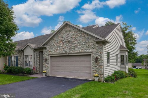 51 Midway Farms Ln, Lancaster, PA 17602-2671
