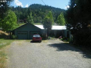 651 3rd St, Canyonville, OR 97417-9745