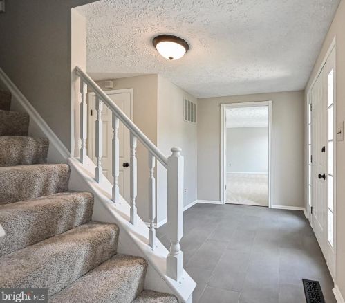 8407 Paige Glen Ave, Springfield VA  22152-3543 exterior