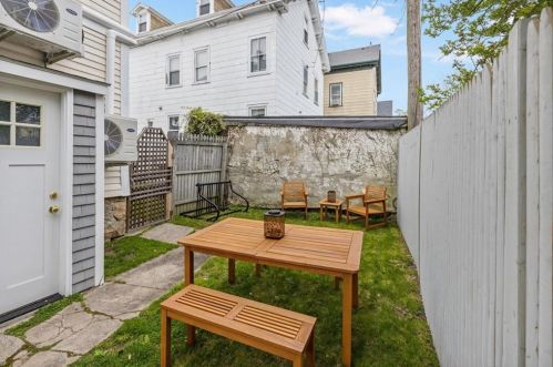 13 Dean Ave, Middletown, RI 02840-3405
