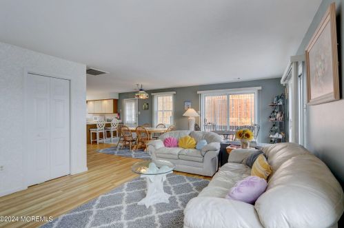 16 Pennsylvania Ave, Lavallette NJ 08735-2437 exterior