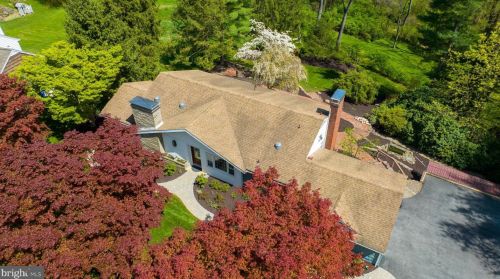 2033 Crescent Rd, York PA  17403-4760 exterior