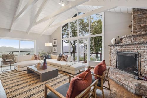 92 Bret Harte Rd, San Rafael, CA 94901-5264