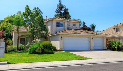 3136 Center Court Dr, Modesto, CA 95355-8439