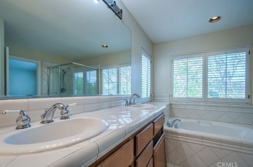 2 Altezza, Irvine CA  92606-8909 exterior