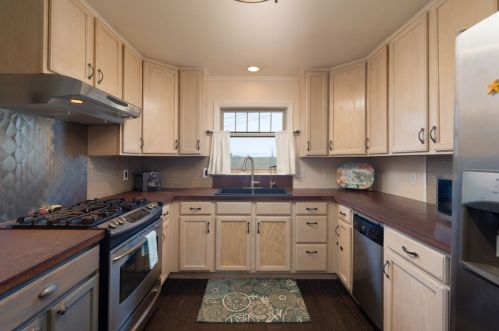 1466 Darwin St, Seaside CA  93955-5017 exterior