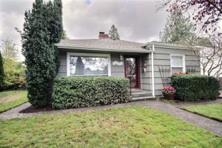 11528 Sand Point Way, Seattle, WA 98125-5850