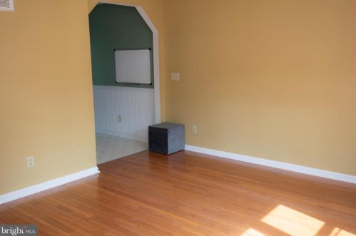 355 Cherrydale Ave, Front Royal, VA 22630-2409