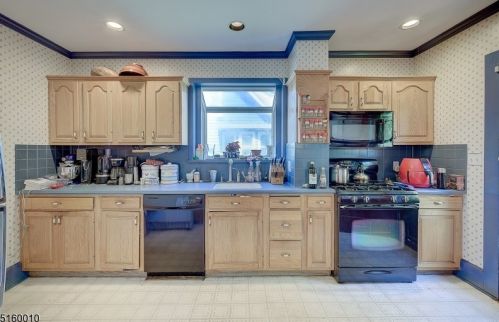 77 Hillcrest Rd, Maplewood NJ  07040-1605 exterior