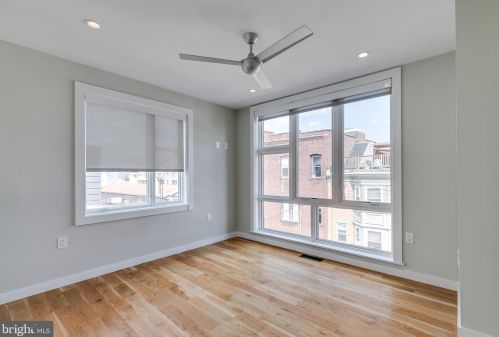 720 4 St, Philadelphia PA 19147-3127 exterior