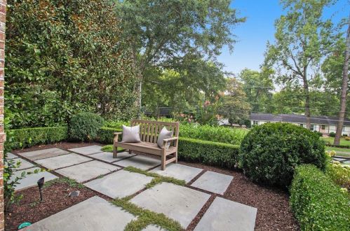 271 Hillside Dr, Atlanta GA  30342-3623 exterior