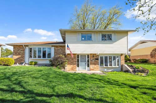 5754 Vine St, Oak Forest, IL 60452-1124