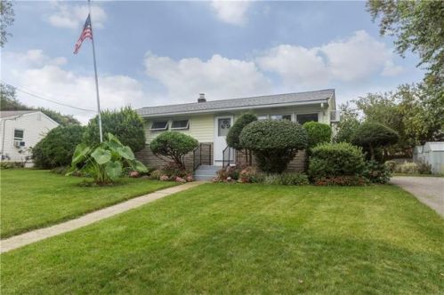 20 Hoyt St, Warwick, RI 02886-3516