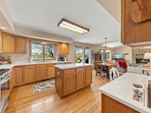 1315 Yorkshire Dr, Sycamore IL  60178-3236 exterior