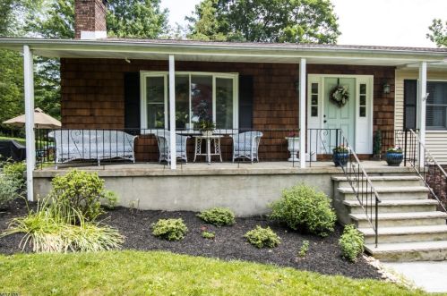 1 Grace Dr, Annandale, NJ 08801-3013