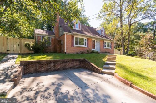 8209 Springfield Village Dr, Springfield VA  22152-3312 exterior