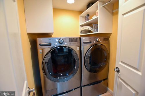 343 Sayre Dr, Princeton NJ  08540-5839 exterior