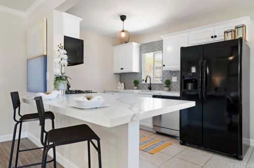 1183 Woodrail Dr, Vista, CA 92083-3055