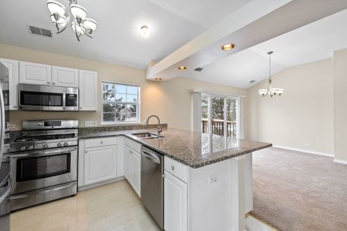 7323 Grandview Ct, Carpentersville, IL 60110-3400