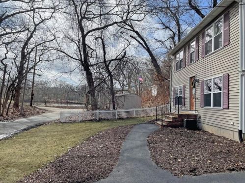 85 Shattock Ave, Warwick, RI 02886-7320