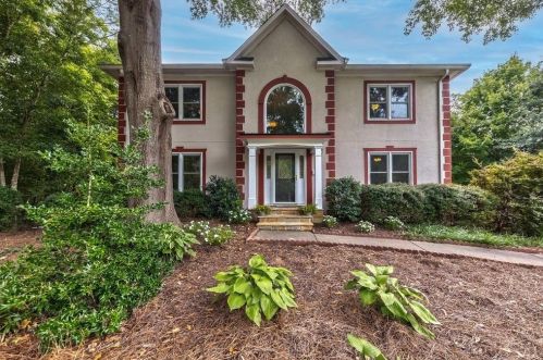 4296 Farmbrook Ln, Kennesaw, GA 30144-1631