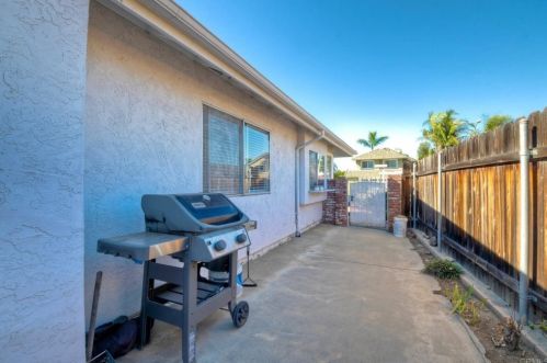 5385 Gooseberry Way, Oceanside CA  92057-4633 exterior