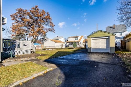84 Terrace Ave, Rochelle Park, NJ 07662-3909